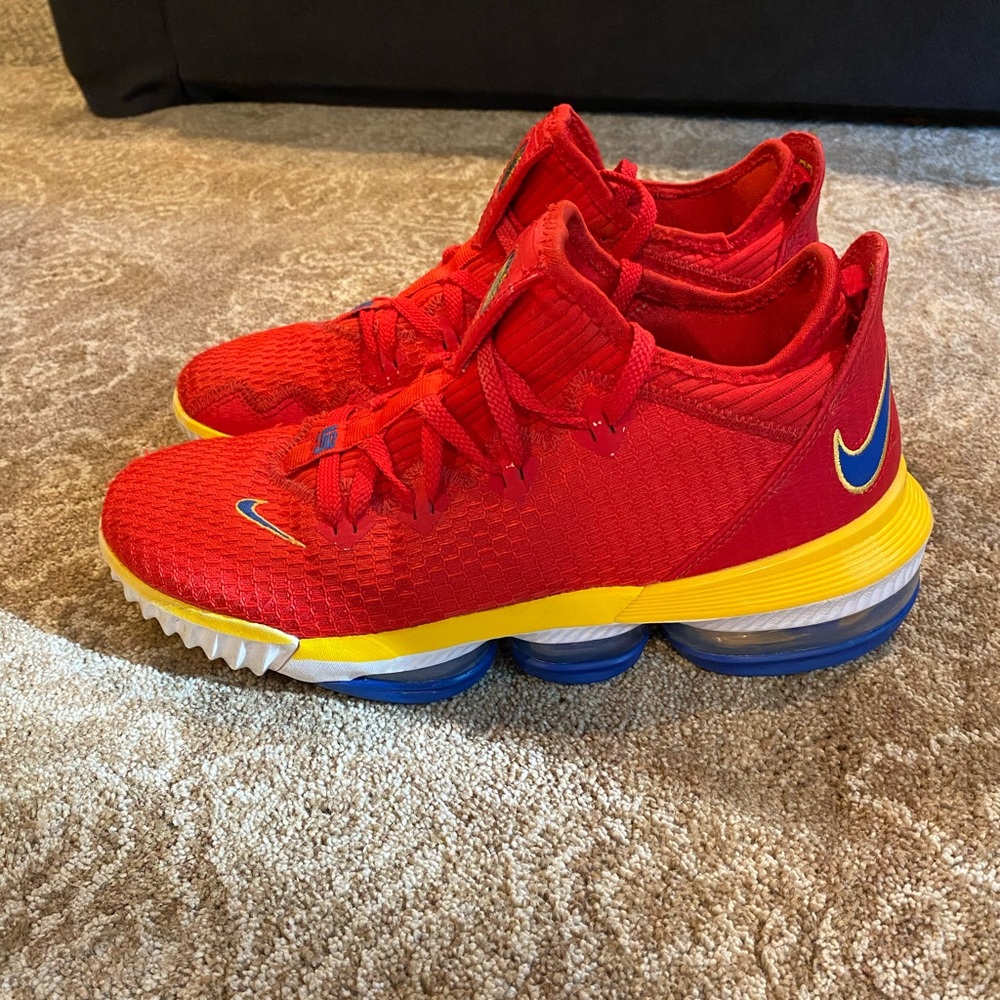 LeBron 16 low “superBrons”